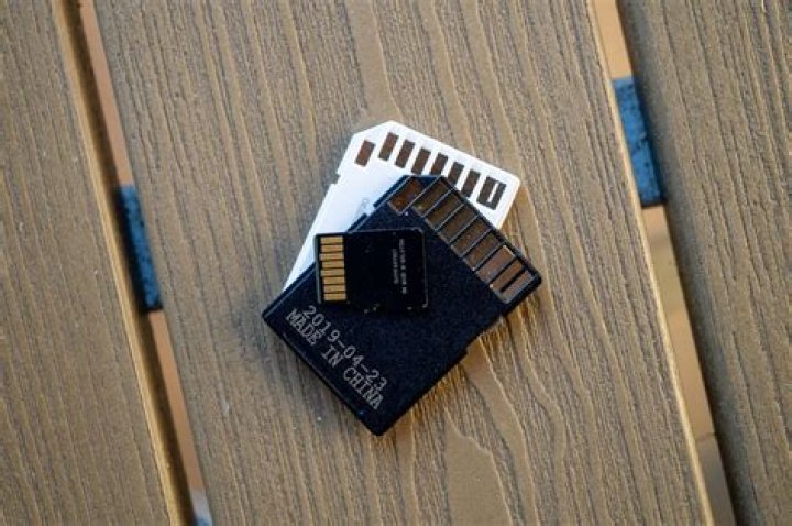 Can I boot from a SD Card on a Dell Mini 9?