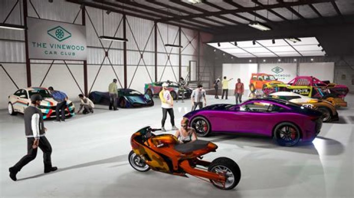 How do you get free garages with Rockstar Social Club?