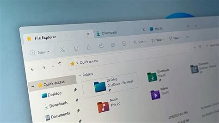 Linux file explorer with Windows-like visual disk management? [closed]