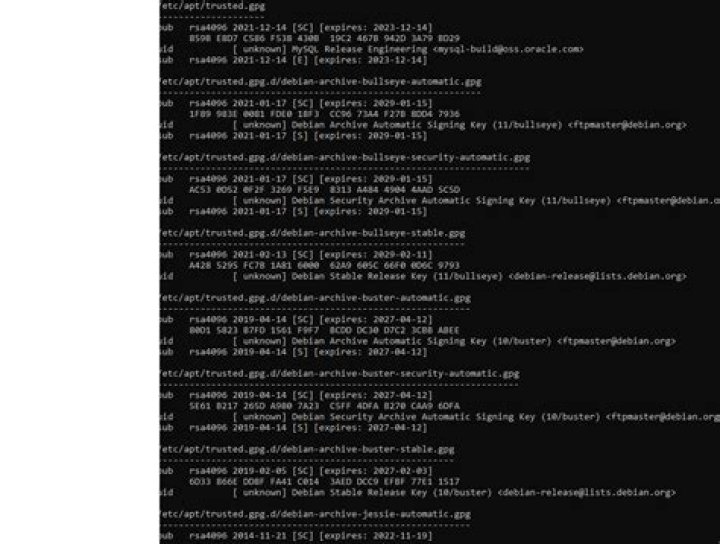The following signatures couldn't be verified because the public key is not available: NO_PUBKEY 76F1A20FF987672F [duplicate]